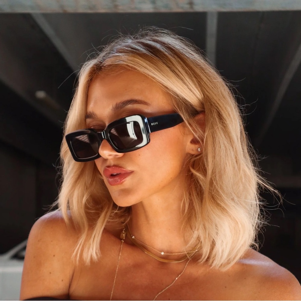 Diff Eyewear Indy Black Rectangular Sunglasses - image 4